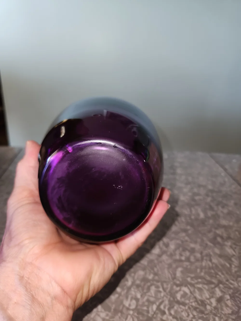 Source Unknown Amethyst Glass Vase